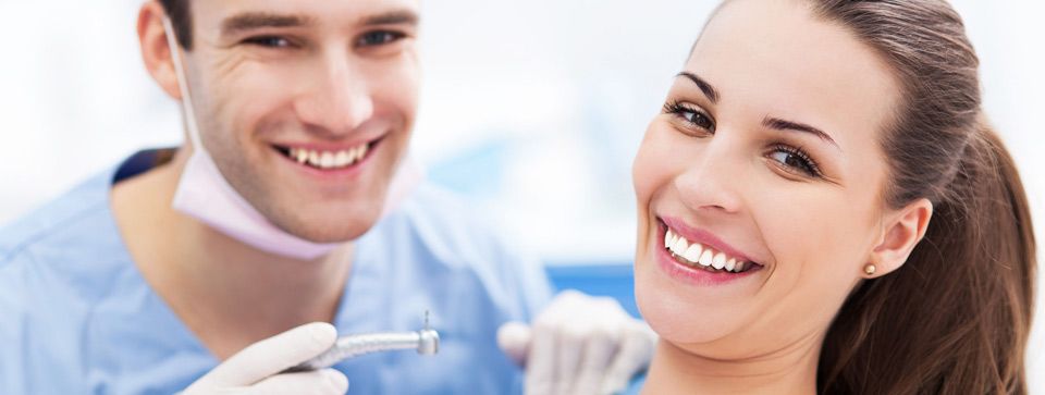 Clínica Dental Virgen del Rocío Personas sonrieando