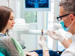 Clínica Dental Virgen del Rocío Personas en consultorio odontológico